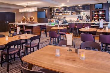 هتل Sonesta Select Allentown Bethlehem Airport