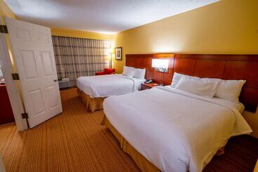 هتل Iowa Inn Bettendorf Quad Cities