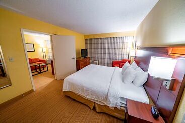 هتل Iowa Inn Bettendorf Quad Cities