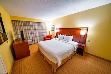 هتل Iowa Inn Bettendorf Quad Cities