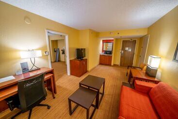 هتل Iowa Inn Bettendorf Quad Cities