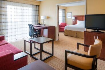 هتل Iowa Inn Bettendorf Quad Cities