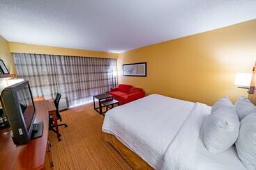 هتل Iowa Inn Bettendorf Quad Cities