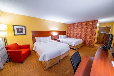 هتل Iowa Inn Bettendorf Quad Cities