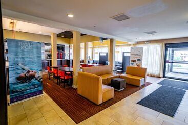هتل Iowa Inn Bettendorf Quad Cities