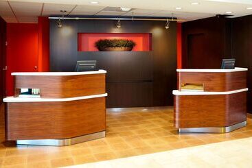 هتل Iowa Inn Bettendorf Quad Cities