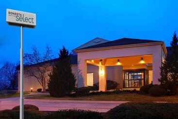 هتل Iowa Inn Bettendorf Quad Cities