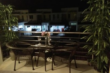 مسافرخانه Co. Living Suite