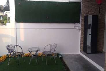 مسافرخانه Co. Living Suite