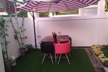 مسافرخانه Co. Living Suite