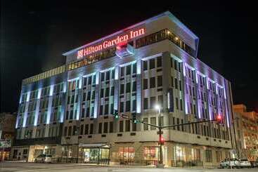 هتل Hilton Garden Inn Wichita Downtown