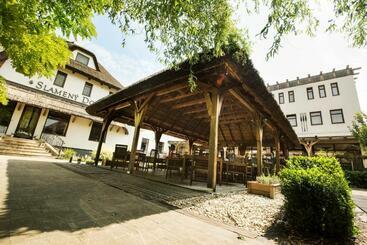 هتل Slamený Dom & Spa