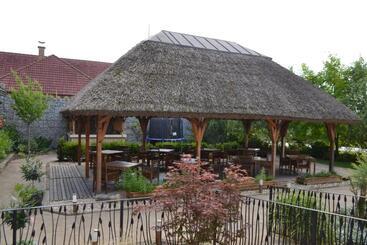 هتل Slamený Dom & Spa