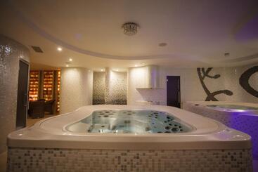 هتل Slamený Dom & Spa