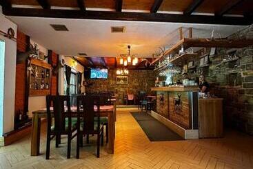 هاستل Prenoćište/restoran Lovac