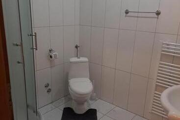 هاستل Prenoćište/restoran Lovac