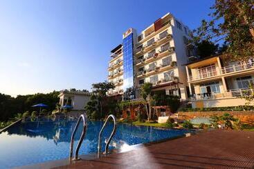 هتل Tom Hill Boutique Resort & Spa