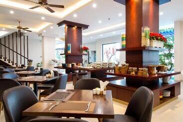 هتل Tom Hill Boutique Resort & Spa