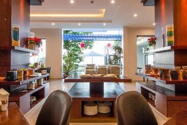 هتل Tom Hill Boutique Resort & Spa