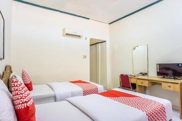 هتل Oyo 1636 Wisma Kuta Karang