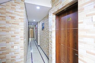 هتل Preet Palace  5 Mints Walk From Nizamuddin Railway Station