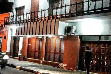پانسیون Hostal Los Sesto