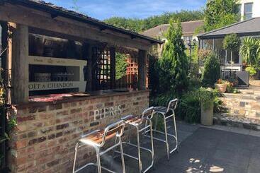 هتل Michelangelos   Rooms, Restaurant & Bar