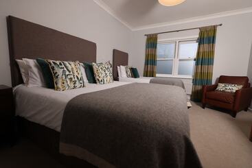 هتل Michelangelos   Rooms, Restaurant & Bar