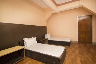 هتل Spot On 61318 Plato Homestay