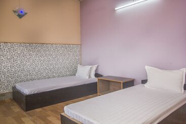 هتل Spot On 61318 Plato Homestay