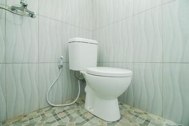 בית מלון כפרי Oyo 1078 Fakhira Residence