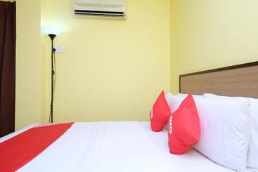 هتل Oyo 89352 Golden Terminal Lodge