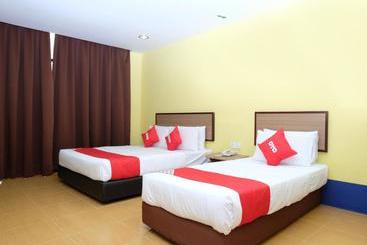هتل Oyo 89352 Golden Terminal Lodge