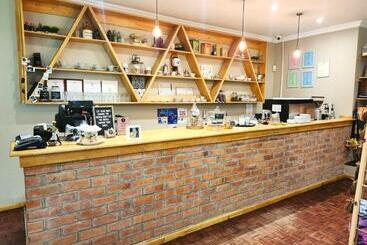 Mijn Kitchen Coffee Shop And B&b