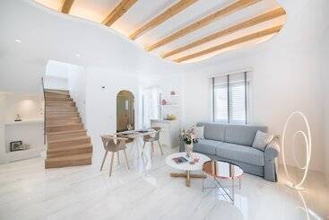 پانسیون Emfasis Villa
