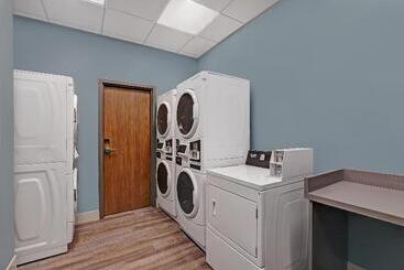 هتل Candlewood Suites   Kingston West, An Ihg