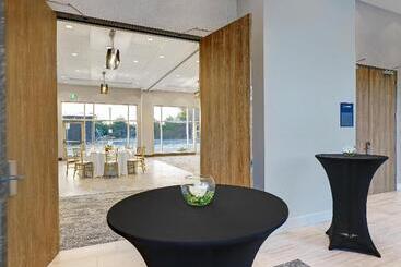 هتل Candlewood Suites   Kingston West, An Ihg