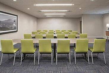 هتل Candlewood Suites   Kingston West, An Ihg