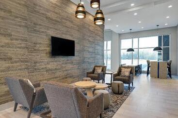 هتل Candlewood Suites   Kingston West, An Ihg