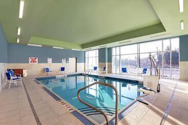 هتل Candlewood Suites   Kingston West, An Ihg