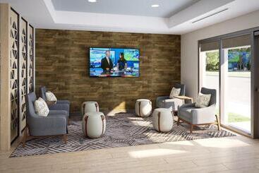 هتل Candlewood Suites   Kingston West, An Ihg