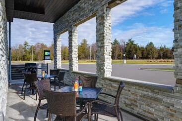هتل Candlewood Suites   Kingston West, An Ihg