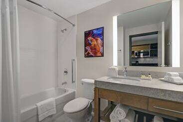 هتل Candlewood Suites   Kingston West, An Ihg