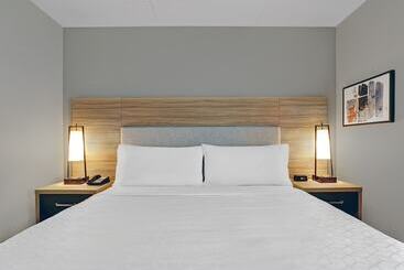هتل Candlewood Suites   Kingston West, An Ihg