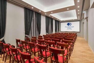هتل Doubletree By Hilton Trieste