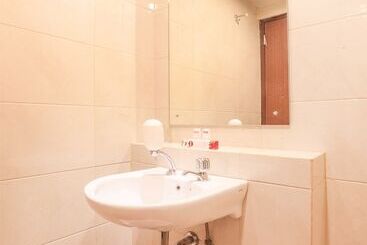 هتل Oyo Flagship 755 Appartel Grand Dhika City