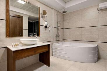 هتل Ramada By Wyndham Van