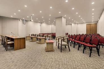 هتل Ramada By Wyndham Van