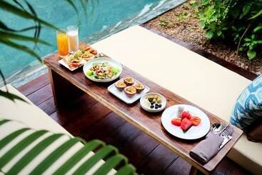 Sarina Hotel & Villa