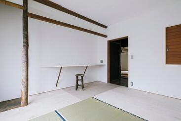 Atelier & Hostel Nagaisa Ura